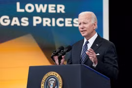 Xếp hạng chấp thuận của Tổng thống Biden tiếp tục giảm