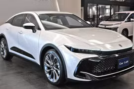 Toyota Crown Crossover 2023 ra mắt tại Thái Lan, giá từ 2,68 tỷ