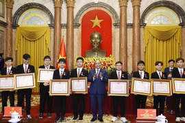 Chủ tịch nước gặp mặt học sinh đoạt giải Kỳ thi Olympic và Khoa học kỹ thuật quốc tế 2022