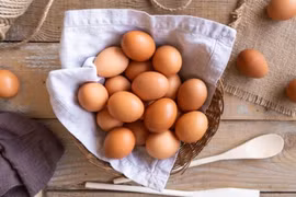 Những trường hợp không nên cho trẻ ăn trứng