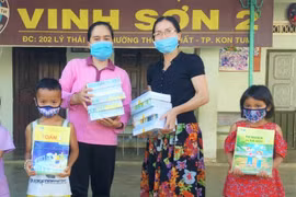 Nữ Hiệu trưởng đam mê từ thiện, hết lòng vì học sinh nghèo