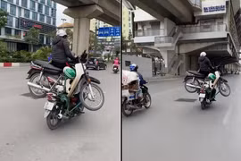 Người vận chuyển "làm xiếc" trên đường phố Hà Nội