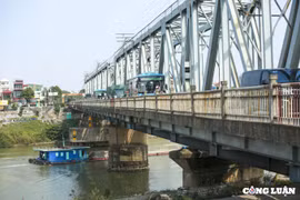 Khảo sát địa chất dự án cầu Đuống mới, hạn chế phương tiện thủy di chuyển