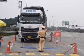 Lái xe quá tải biện minh vì chở thêm hàng để bù tiền xăng