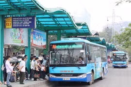 Xe buýt có trợ giá của Hà Nội bắt đầu giảm 15% tần suất vận hành