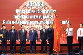 Bộ Thông tin & Truyền thông đón nhận Huân chương Lao động hạng Nhất