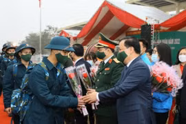 Bí thư Thành ủy Hà Nội động viên tân binh lên đường nhập ngũ