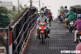 Người dân TP. HCM ‘thở phào’ vì cầu Long Kiểng sắp hết 'treo'