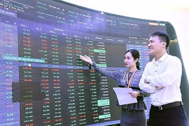 Hồi mạnh cuối phiên, VN-Index bật tăng hơn 14 điểm