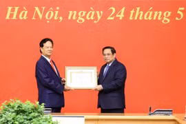 Trao Huy hiệu 55 năm tuổi Đảng tặng nguyên Thủ tướng Nguyễn Tấn Dũng