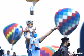 Mãn nhãn với màn trình diễn kinh khí cầu tại quận Long Biên, Hà Nội