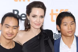 Pax và Maddox được trả lương nhờ làm việc cho mẹ Angelina Jolie