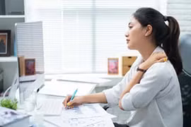 Giới trẻ làm “quần quật” cả năm, cuối năm vẫn không tích cóp được đồng nào