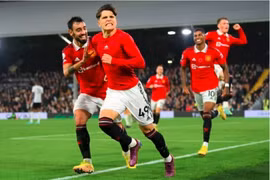 Man Utd có chiến thắng nghẹt thở 2-1 trước Fulham