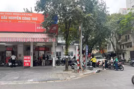 Đặt báo thức đổ xăng lúc đêm muộn, nhưng "tránh vỏ dưa, gặp vỏ dừa"