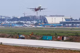 Một đường băng cảng hàng không Tân Sân Nhất sẽ tạm đóng cửa