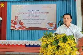 Đồng chí Nguyễn Trọng Nghĩa trao nhà tình nghĩa cho các gia đình chính sách tại Tiền Giang