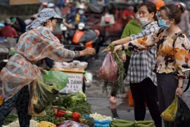 Người dân quay cuồng trong cơn “bão giá”