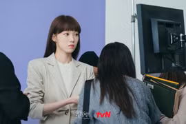 Shooting Star "đãi mắt" khán giả bằng gu thời trang công sở của Oh Han Byul