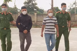 Bố chở con trai đi chém người sau va chạm giao thông