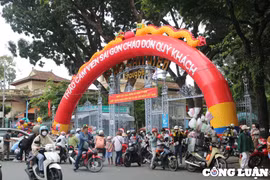 TP. HCM: Các điểm tham quan, giải trí đông nghịt người trong dịp lễ 2/9