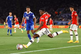 Man Utd thắng nghẹt thở Leicester 1-0 ngay trên sân khách