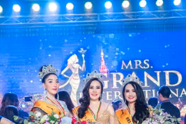 Phan Kim Oanh lộng lẫy đăng quang Mrs Grand International 2022