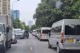 Xe hợp đồng trá hình đang “giết chết” các tuyến xe khách cố định