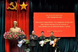 Báo Quân đội nhân dân trao tặng kỷ niệm chương "Vì sự nghiệp báo chí Việt Nam"