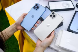 Doanh số bán lẻ điện thoại không như kỳ vọng, nhưng iPhone 13 Pro Max vẫn “cháy hàng”
