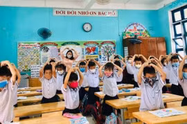 Học sinh hân hoan đi học trở lại sau thời gian nghỉ dịch Covid -19