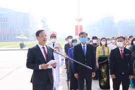 Nhà giáo, học sinh, sinh viên GDNN tiêu biểu vào viếng Lăng và báo công dâng Bác