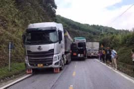 4 ô tô đâm nhau, nhiều phương tiện trên quốc lộ 3 ùn tắc