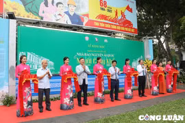 Bồi hồi những hình ảnh báo chí tại triển lãm chuyên đề "Nhà báo Nguyễn Ái Quốc và 100 năm Báo Người cùng khổ"