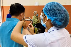 Hà Nội thúc giục tiêm cho trẻ 5 - dưới 12 tuổi và mũi 4 vắc xin Covid-19