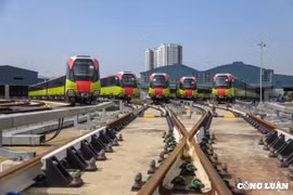 Hình ảnh mặt đường như “áo vá” phía dưới đường sắt đô thị Nhổn - ga Hà Nội