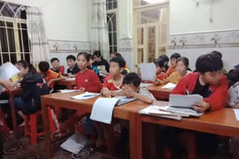 Phụ huynh TP. HCM ráo riết cho con học thêm trước khi vào lớp 1