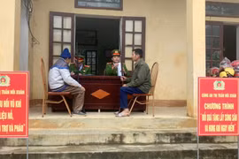 Thanh Hóa: Vận động nhân dân đổi quà tặng lấy súng săn, hung khí nguy hiểm