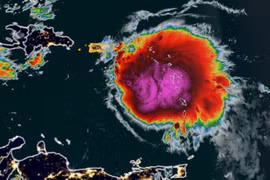 Bão Fiona đổ bộ vào Puerto Rico, đánh sập nguồn điện