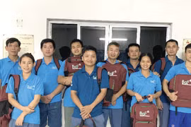 Hơn 300 phần quà được BaF trao tặng các em học sinh trong chương trình “Cùng em đến trường”