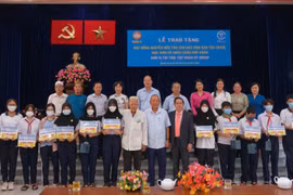 CT Group tặng học bổng và quà Trung thu cho trẻ em người Chăm vượt khó