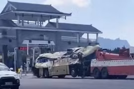 Trung Quốc: Xe buýt chờ người đi cách ly gặp tai nạn, 27 người thiệt mạng