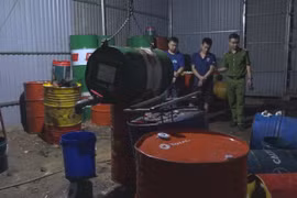Khởi tố nhóm đối tượng sản xuất dầu nhờn giả quy mô lớn tại Quảng Ninh