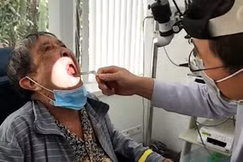 Cụ bà 79 tuổi ăn được sau 2 năm chỉ nuốt cháo loãng