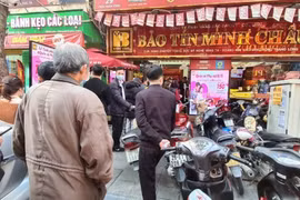 Giá vàng sáng nay trồi sụt liên tục, bất ngờ hạ nhiệt vào cuối phiên