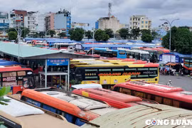 'Nghịch cảnh' nơi chen chúc, nơi vắng bóng người của 2 bến xe Miền Đông cũ và mới