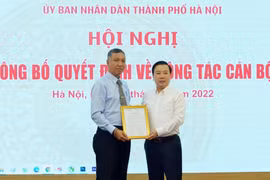 Lãnh đạo UBND TP Hà Nội trao quyết định Phó Tổng Biên tập Báo Kinh tế & Đô thị