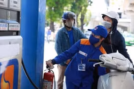 Nghiên cứu phương án giảm các loại thuế để hỗ trợ người dân, doanh nghiệp