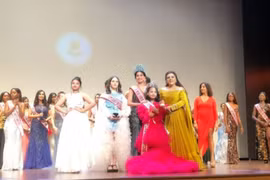 Mẫu nhí Phùng Hiểu Anh đăng quang Hoa hậu cuộc thi Little Miss United Nations tại Ấn Độ