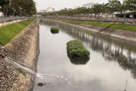 Không nên “cống hóa”, không làm bãi đỗ xe trên mặt các kênh, mương